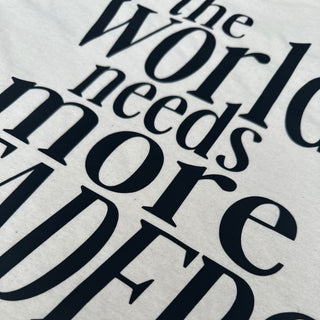 THE WORLD NEEDS MORE LEADERS TEE (Off-White)